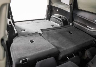 Подержанный автомобиль Chevrolet Orlando 2013 года (22 фото)