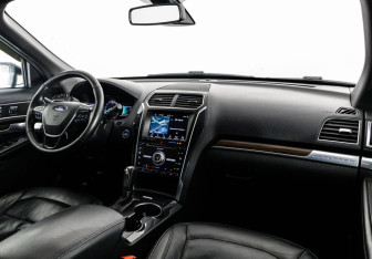 Подержанный автомобиль Ford Explorer 2017 года (9 фото)