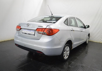 Подержанный автомобиль Haima M3 2014 года (5 фото)