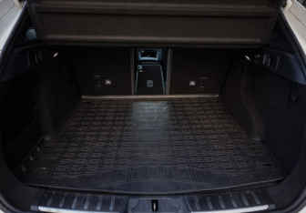 Подержанный автомобиль Jaguar F-Pace 2018 года (33 фото)