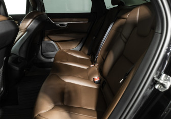 Подержанный автомобиль Volvo S90 2017 года (10 фото)