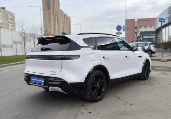 Подержанный автомобиль Voyah Free 2024 года (4 фото)