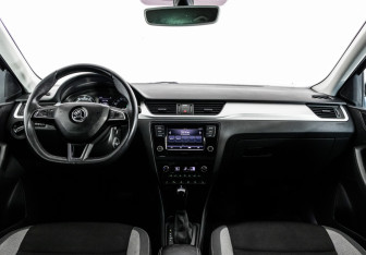 Подержанный автомобиль Skoda Rapid Liftback 2019 года (11 фото)