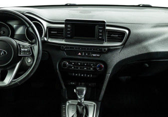 Подержанный автомобиль Kia Ceed Hatchback 2018 года (14 фото)