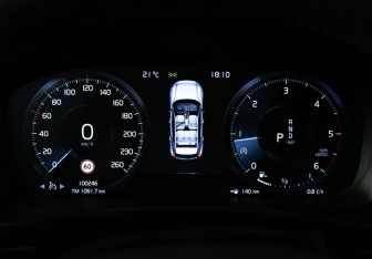 Подержанный автомобиль Volvo XC40 2020 года (12 фото)