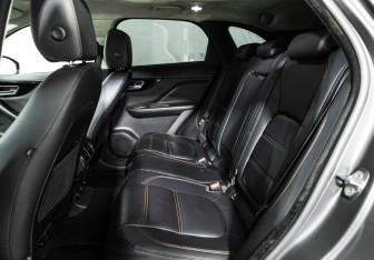 Подержанный автомобиль Jaguar F-Pace 2019 года (10 фото)