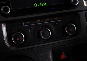 Подержанный автомобиль Volkswagen Caravelle 2013 года (15 фото)