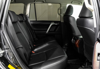 Подержанный автомобиль Toyota Land Cruiser Prado 2016 года (27 фото)