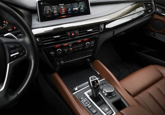 Подержанный автомобиль BMW X6 2017 года (22 фото)