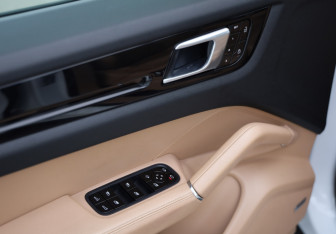 Подержанный автомобиль Porsche Cayenne 2020 года (26 фото)