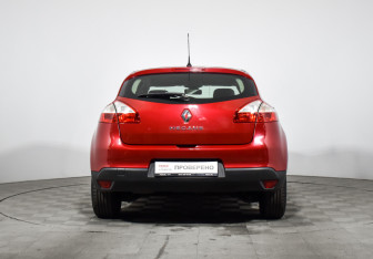 Подержанный автомобиль Renault Megane Hatchback 2010 года (6 фото)