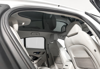 Подержанный автомобиль Jaguar I-Pace 2019 года (18 фото)