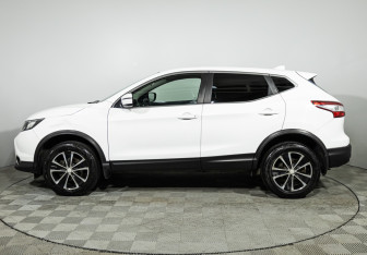 Подержанный автомобиль Nissan Qashqai 2017 года (8 фото)