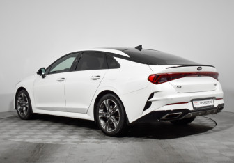 Подержанный автомобиль Kia K5 2021 года (7 фото)