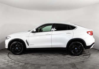 Подержанный автомобиль BMW X6 2015 года (8 фото)