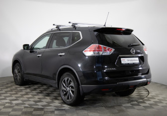 Подержанный автомобиль Nissan X-Trail 2015 года (7 фото)