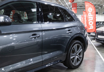 Подержанный автомобиль Audi Q5 2019 года (3 фото)