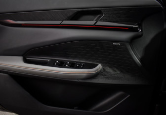 Подержанный автомобиль Changan UNI-V 2023 года (19 фото)