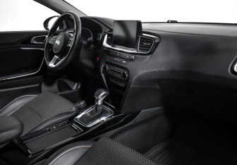 Подержанный автомобиль Kia Ceed Hatchback 2019 года (13 фото)