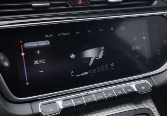 Подержанный автомобиль Geely Atlas Pro 2021 года (18 фото)