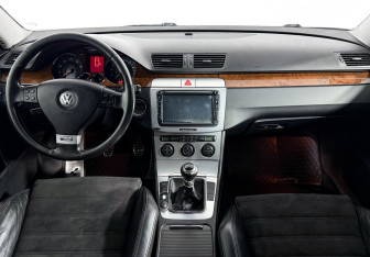 Подержанный автомобиль Volkswagen Passat Sedan 2006 года (14 фото)