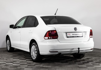 Подержанный автомобиль Volkswagen Polo Sedan 2015 года (7 фото)