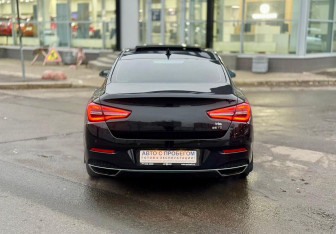 Подержанный автомобиль Hongqi H5 2022 года (5 фото)