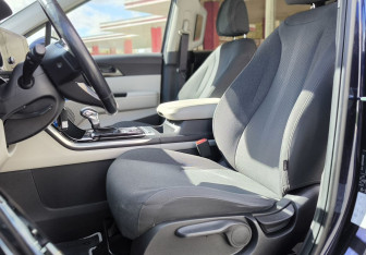 Подержанный автомобиль Kia Carnival 2021 года (10 фото)
