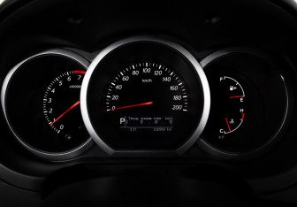 Подержанный автомобиль Suzuki Grand Vitara 2011 года (18 фото)