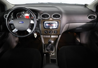 Подержанный автомобиль Ford Focus Sedan 2009 года (9 фото)