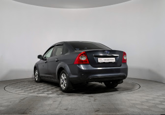Подержанный автомобиль Ford Focus Sedan 2008 года (7 фото)