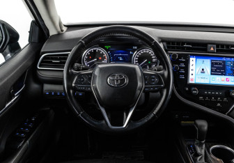Подержанный автомобиль Toyota Camry Sedan 2020 года (15 фото)