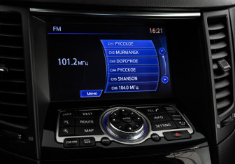 Подержанный автомобиль Infiniti QX70 2015 года (14 фото)