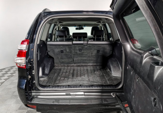 Подержанный автомобиль Toyota Land Cruiser Prado 2015 года (26 фото)
