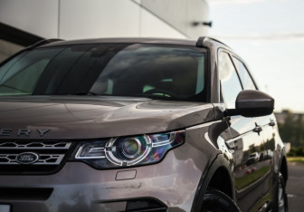 Подержанный автомобиль Land Rover Discovery Sport 2017 года (2 фото)