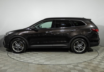 Подержанный автомобиль Hyundai Santa Fe 2017 года (8 фото)