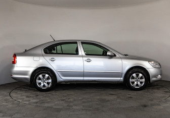 Подержанный автомобиль Skoda Octavia Liftback 2012 года (4 фото)