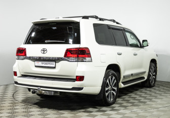 Подержанный автомобиль Toyota Land Cruiser Suv 2018 года (5 фото)