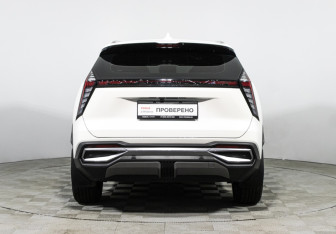 Подержанный автомобиль Geely Atlas 2023 года (6 фото)