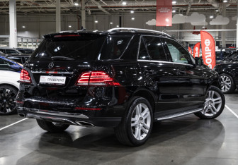 Подержанный автомобиль Mercedes-Benz GLE 2016 года (7 фото)