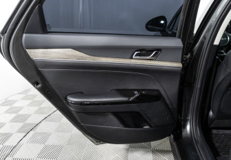 Подержанный автомобиль Kia K5 2024 года (31 фото)