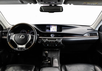 Подержанный автомобиль Lexus ES 2013 года (10 фото)