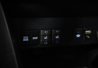 Подержанный автомобиль Toyota RAV4 2016 года (20 фото)