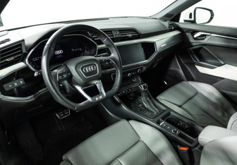 Подержанный автомобиль Audi Q3 Sportback 2020 года (11 фото)