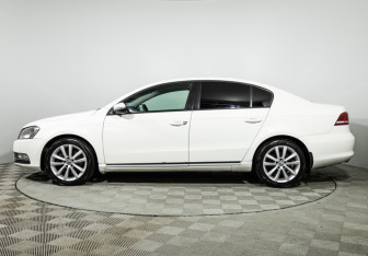 Подержанный автомобиль Volkswagen Passat Sedan 2011 года (8 фото)