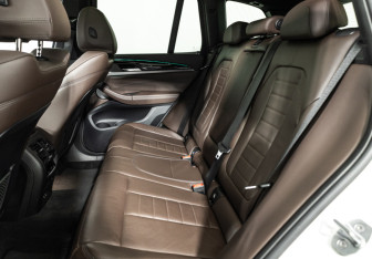 Подержанный автомобиль BMW X3 2019 года (10 фото)