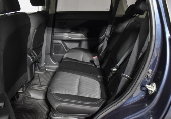 Подержанный автомобиль Mitsubishi Outlander 2019 года (11 фото)