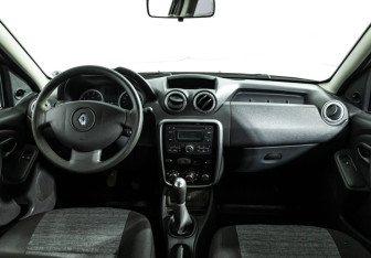 Подержанный автомобиль Renault Duster 2012 года (13 фото)