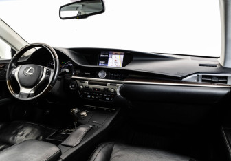 Подержанный автомобиль Lexus ES 2013 года (9 фото)