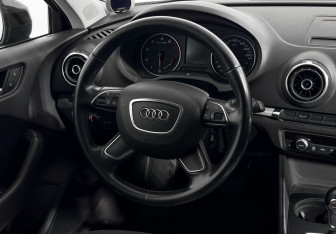 Подержанный автомобиль Audi A3 Hatchback 2015 года (15 фото)